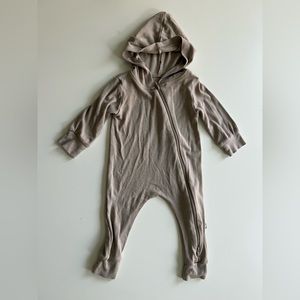 Kyte Baby Bamboo Jersey hooded zipper romper in khaki 3-6 months